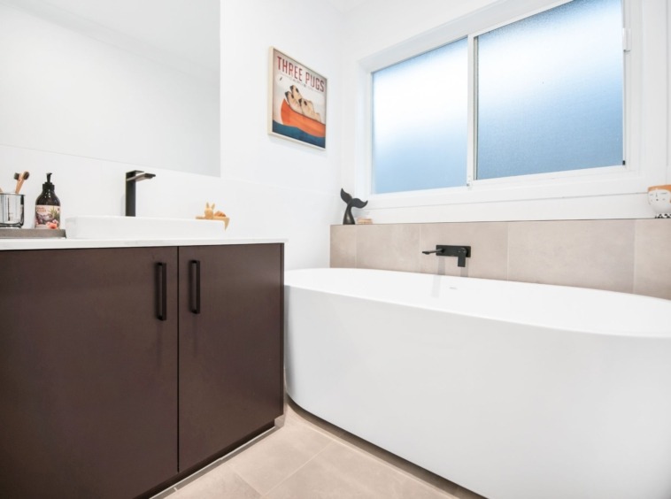 Huntlee display home bathroom