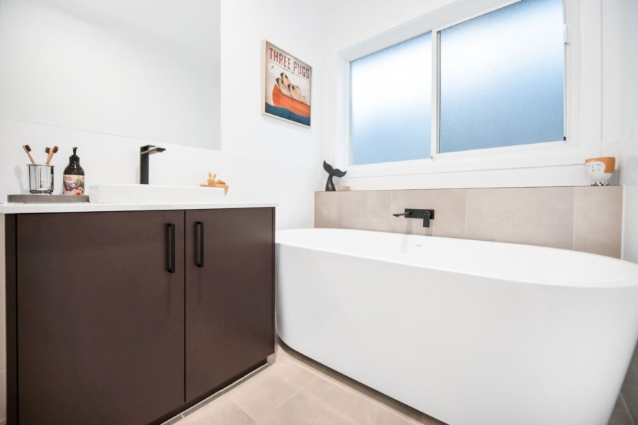 Huntlee display home bathroom