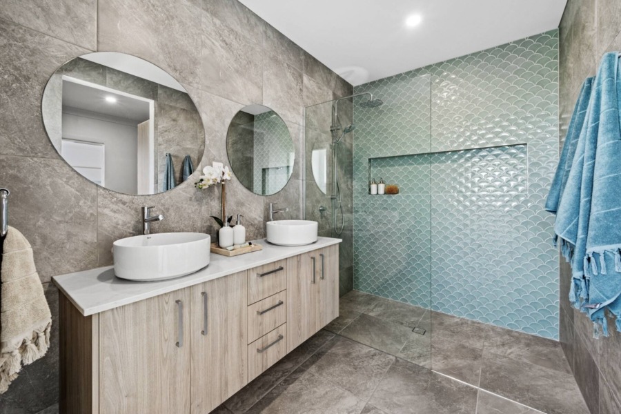 coastal style home ensuite