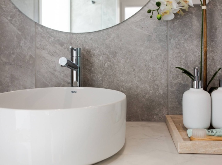 coastal style home ensuite