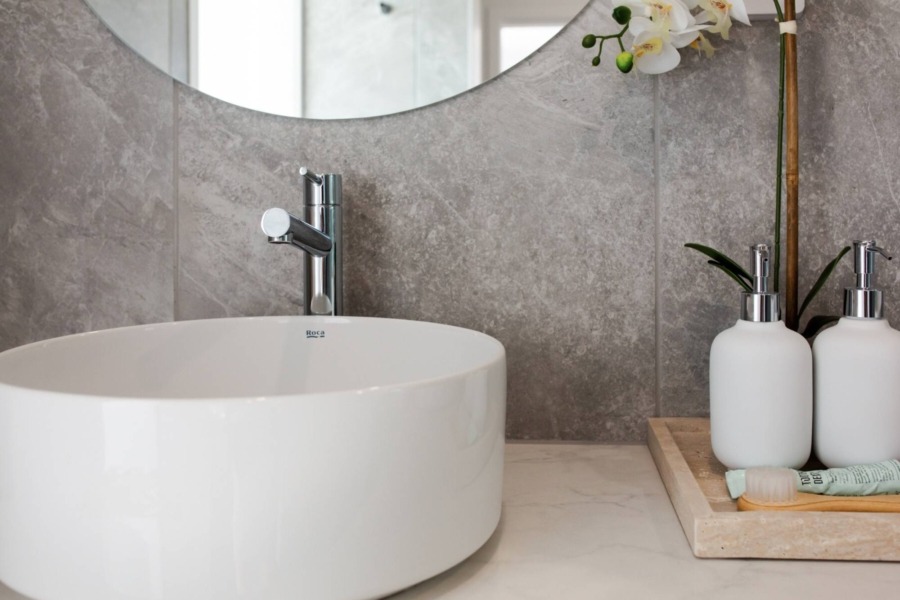 coastal style home ensuite