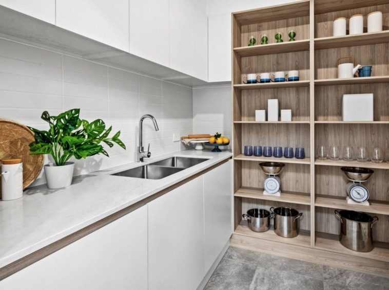 coastal style home butlers pantry